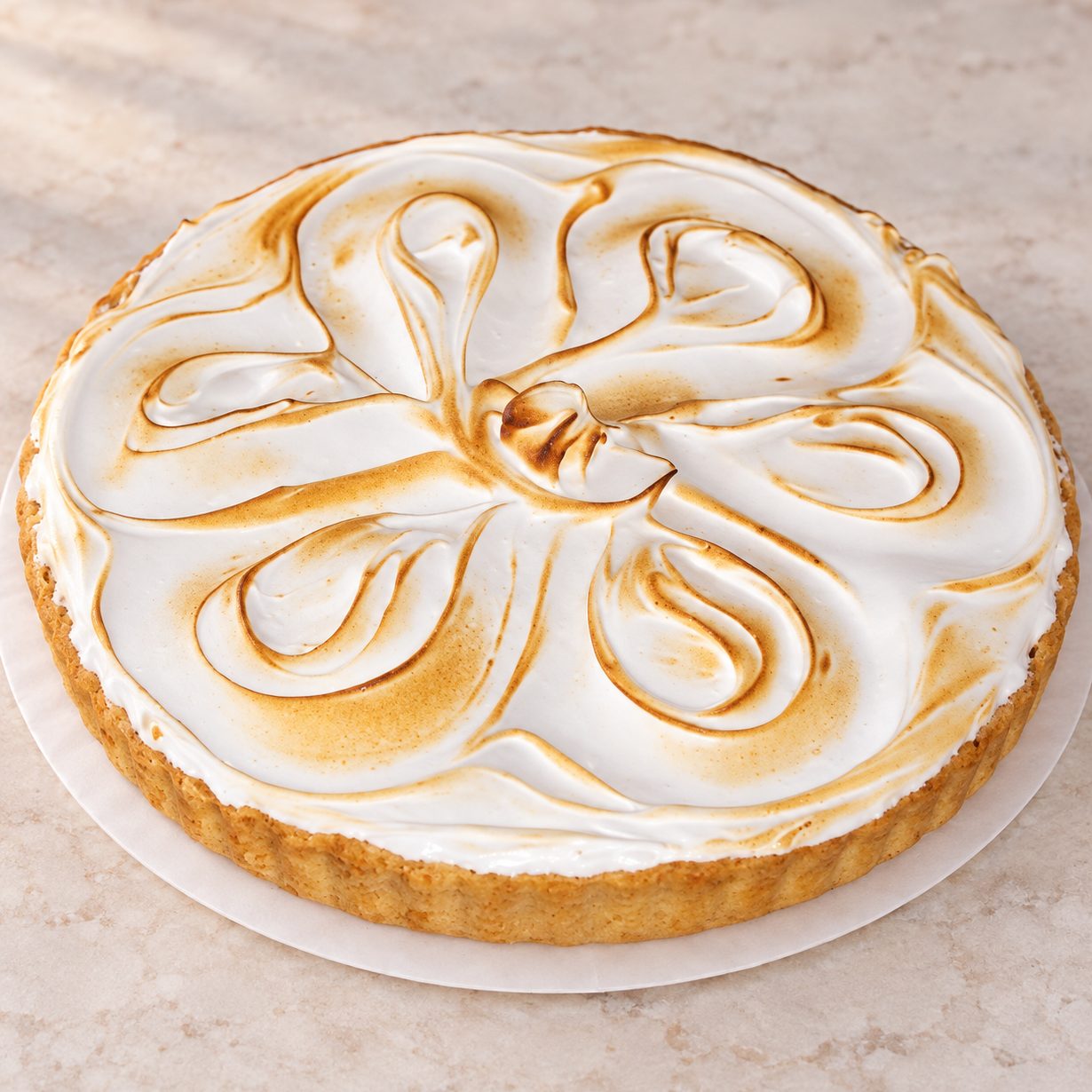 Pie de limón con merengue flameado.